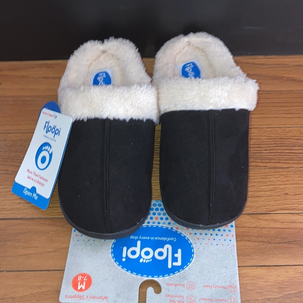 Floopi Slippers Medium Size 7-8 New